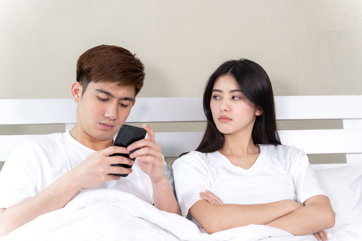 Hubungan yang mulai monoton mungkin akan terkesan membosankan. Oleh karena itu, lakukan hal ini agar hubungan membaik!