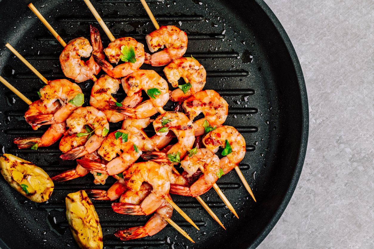 Tak hanya digoreng, udang juga enak dinikmati setelah dibakar. Simak, tips memasak mudah udang bakar yang enak dan juicy ini.