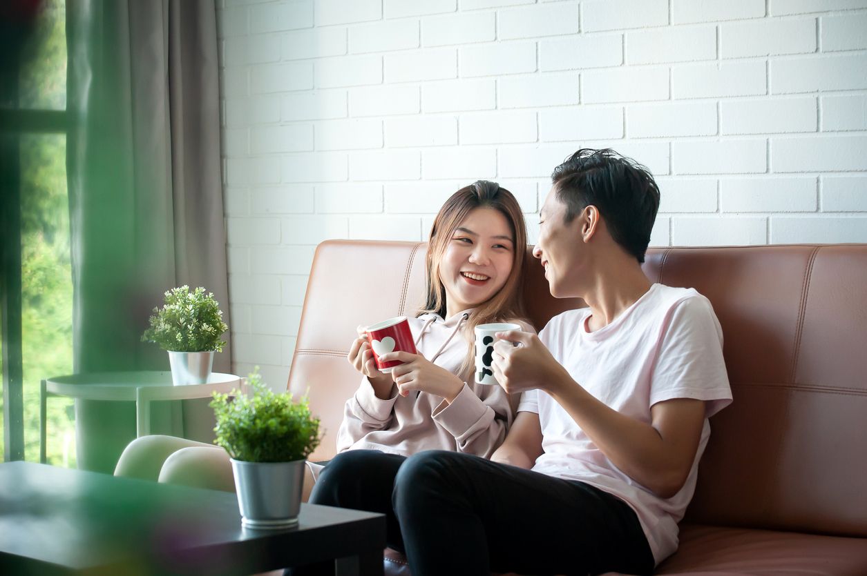 Hubungan setelah bertunangan harus dijaga dengan baik agar tetap harmonis jelang pernikahan. Simak, ini tips menjaga hubungan tetap harmonis.