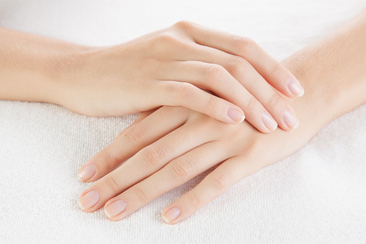 Memiliki kuku yang sehat merupakan dambaan setiap perempuan. Bagaimana cara merawatnya? Yuk, simak ulasan berikut.