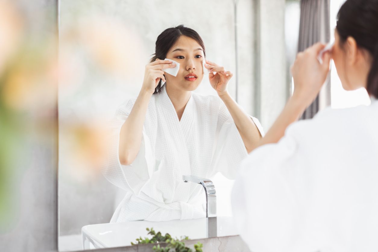Tak hanya di klinik kecantikan, dermaplaning bisa kamu lakukan di rumah, lho. Yuk, pahami lima hal ini terlebih dahulu.