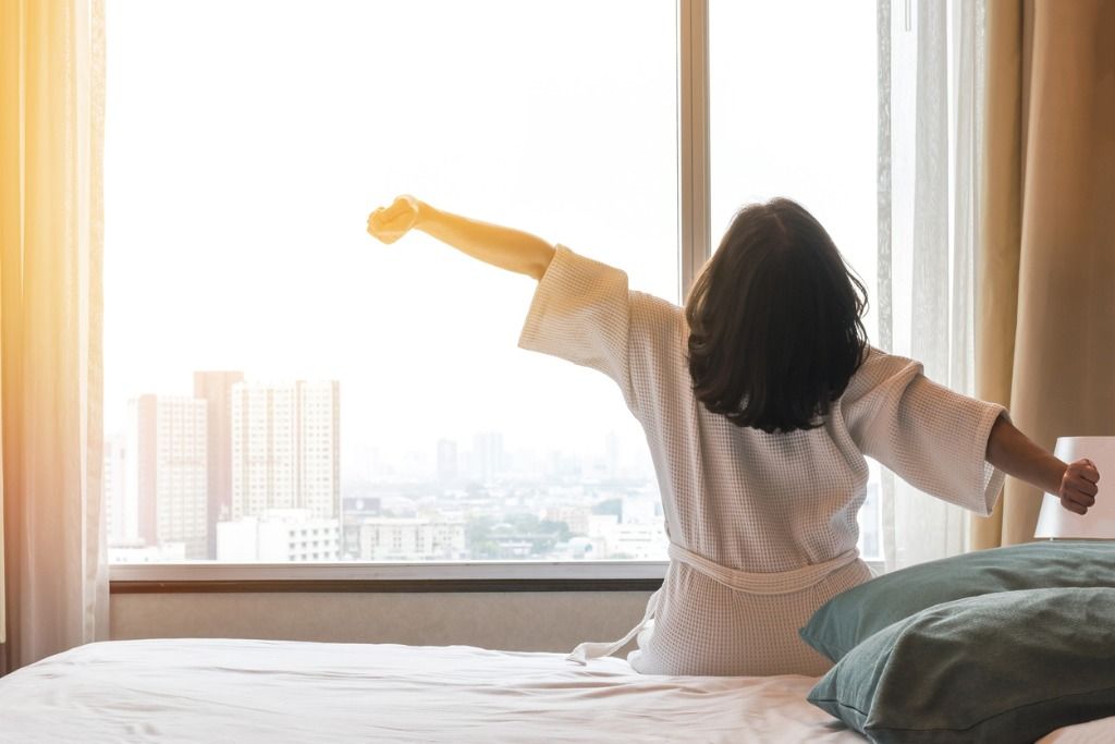 Berikut ini tiga alasan mengapa yoga itu mampu meningkatkan kualitas tidur seseorang, simak penjelasannya
