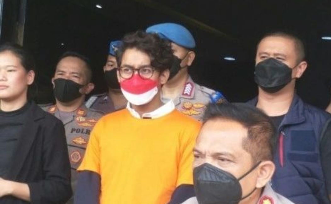 Ardhito Pramono diamankan polisi, Rabu (12/1/2022) karena dugaan kasus narkoba. Sang istri pun langsung menjenguk dan ungkap kondisinya.