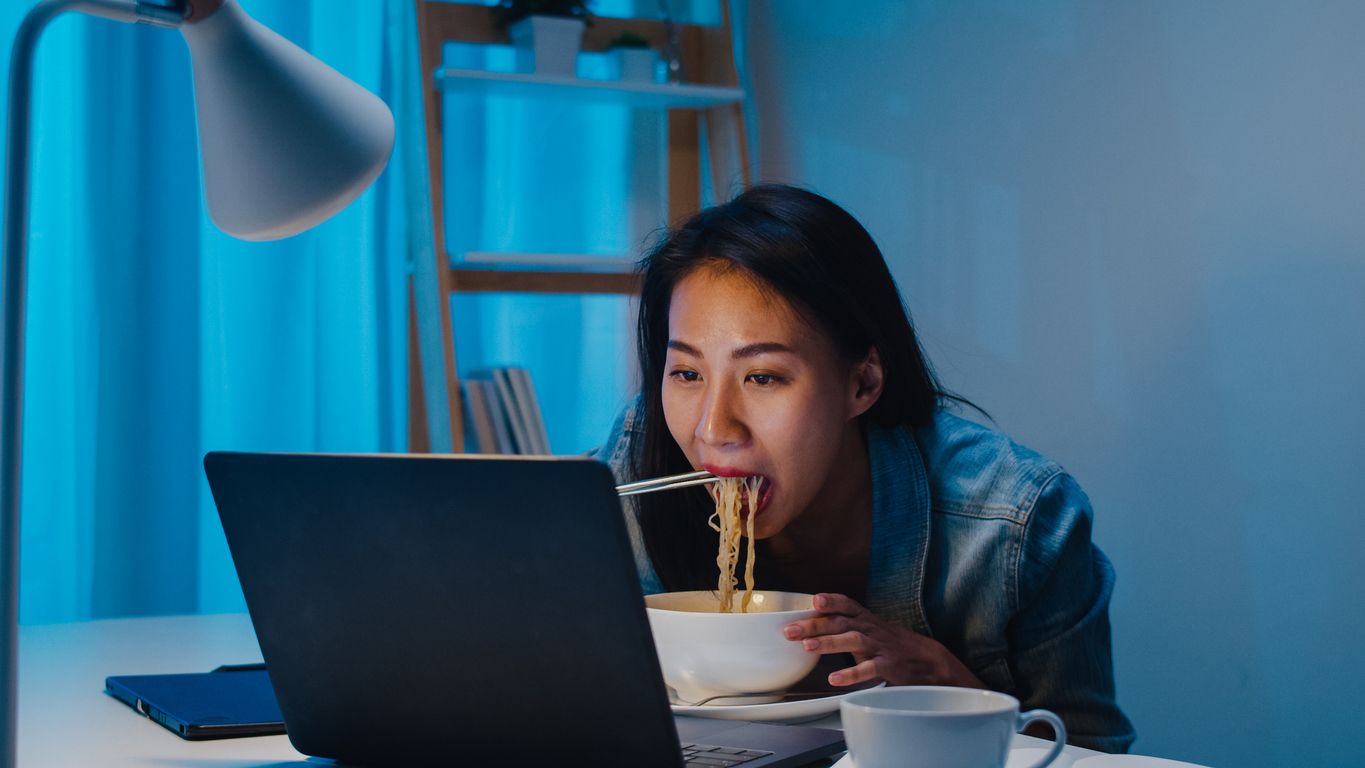 Wanita karir harus waspada, terdapat kebiasaan pekerja kantoran yang dapat meningkatkan risiko diabetes. Apa saja?