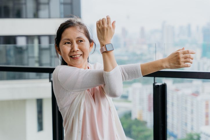 Memasuki masa lansia, melakukan olahraga untuk perempuan dapat dilakukan rutin supaya lebih sehat secara fisik dan mental. Simak penjelasannya!