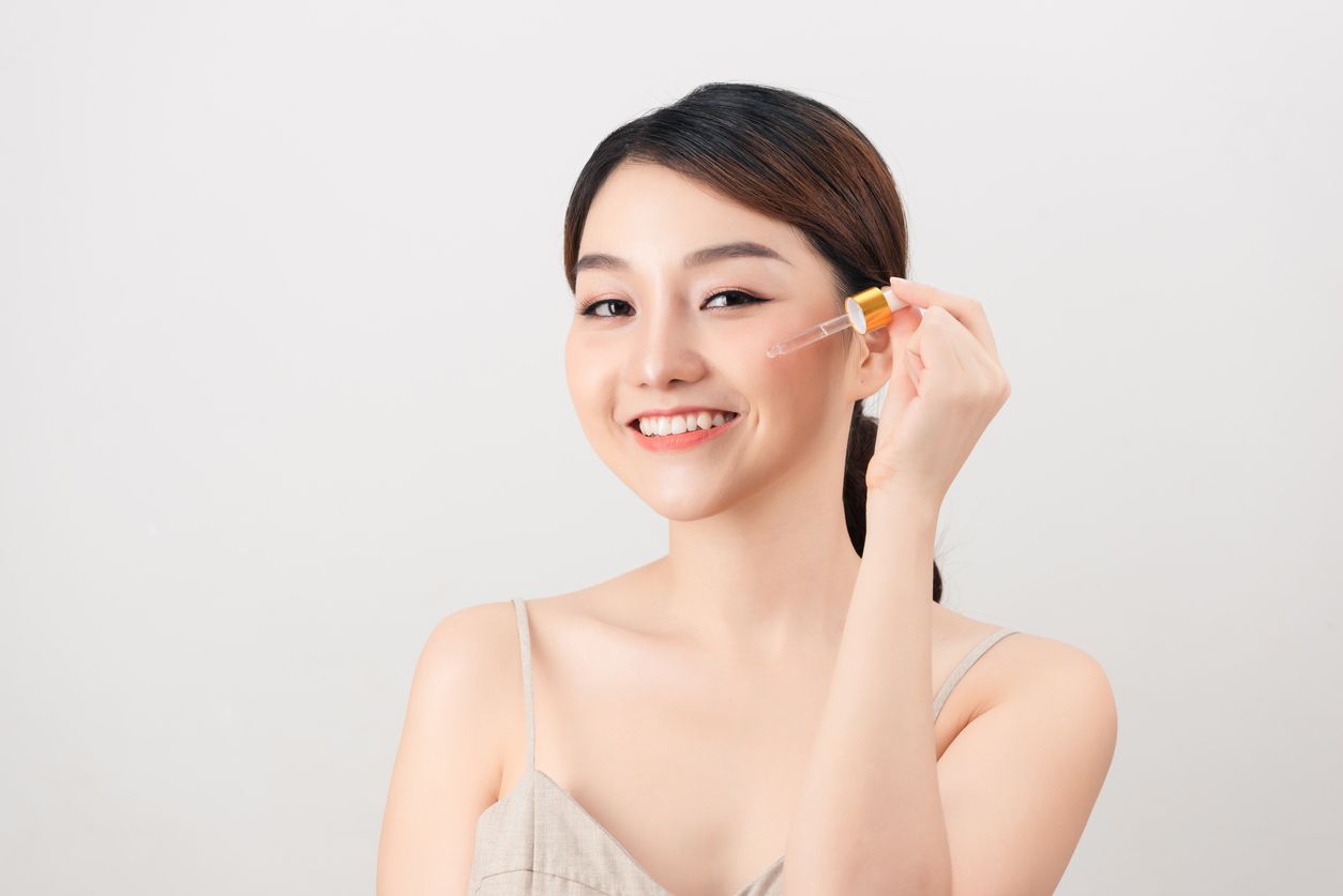 Kandungan  acid dapat mencerahkan kulit, mengobati jerawat, hingga mencegah keriput. Yuk, simak rekomendasi serum mengandung acid mulai Rp30 ribuan.