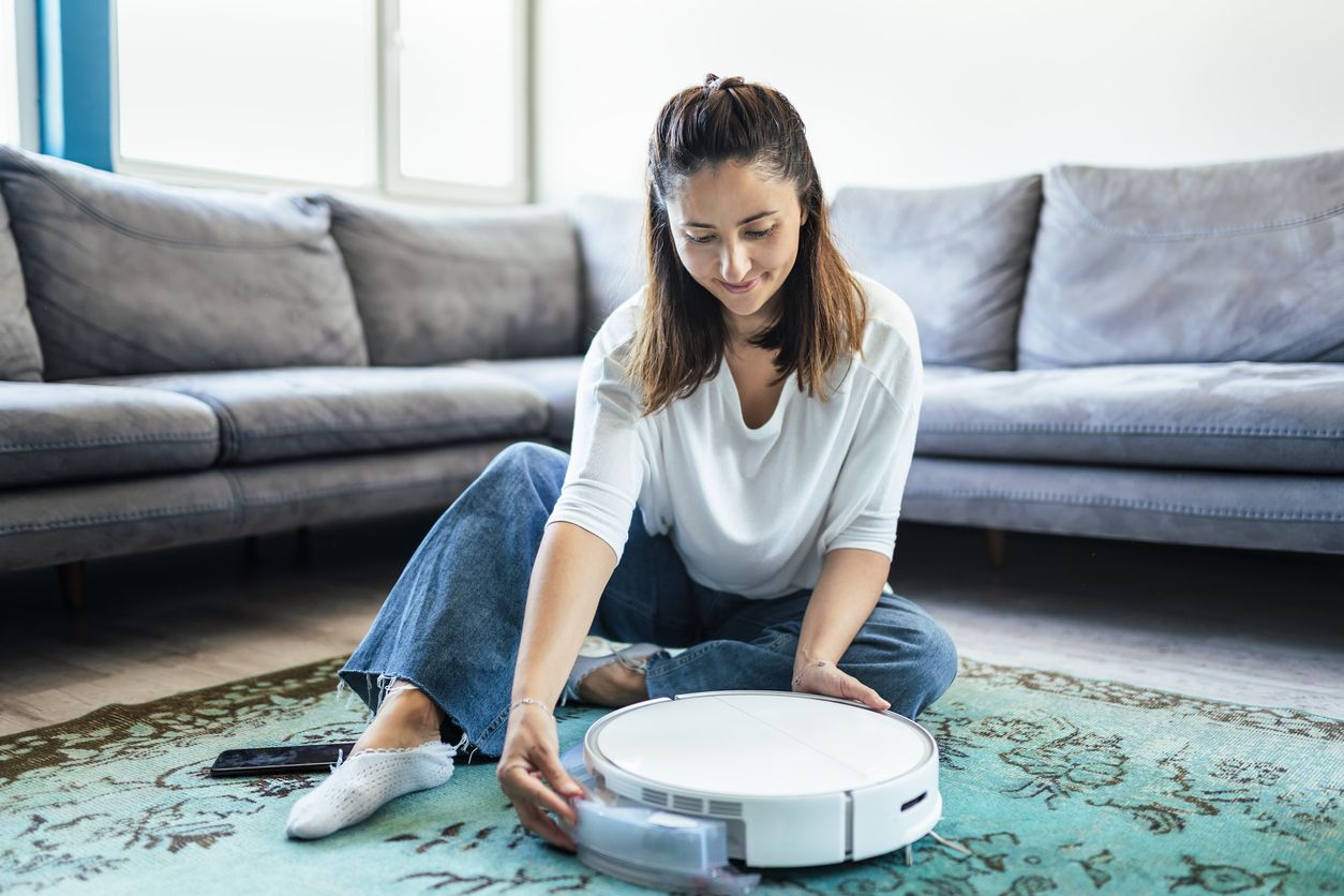 Vacuum cleaner atau alat penyedot debu sangat membantu proses membersihkan rumah sehari-hari. Simak, inilah empat manfaat lainnya.
