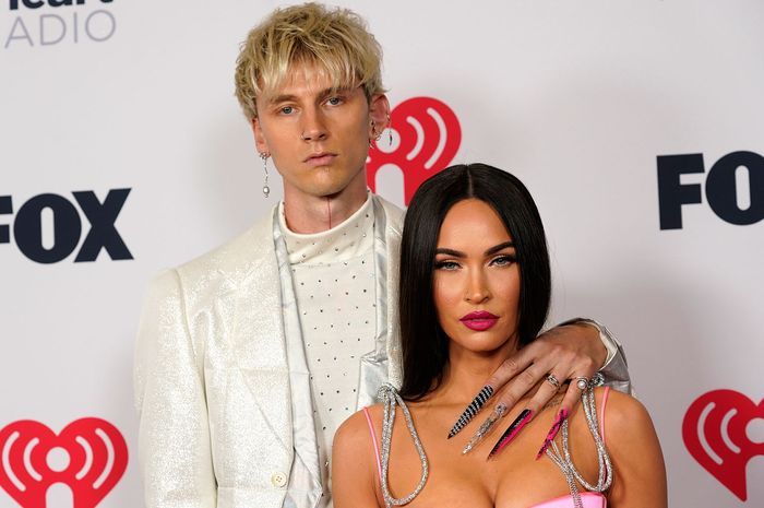 Pasangan selebriti Megan Fox dan Machine Gun Kelly telah bertunangan pada Selasa, (11/1/2022). Seperti apa makna cincin pertunangan mereka?