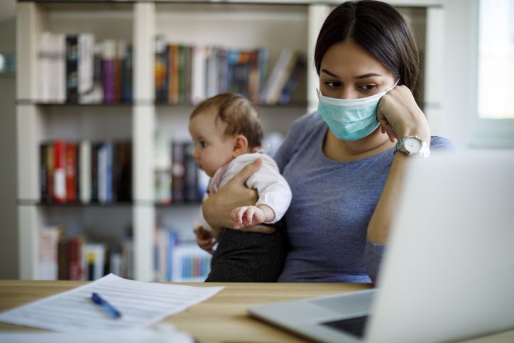 Saat wanita karir membawa anak ke kantor, ada beberapa hal yang harus diperhatikan agar anak nyaman tetapi produktivitas tetap terjaga.
