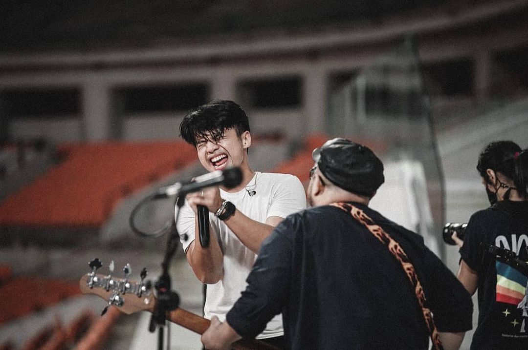 Grup musik Nidji berkesempatan check sound di Jakarta International Stadium sebagai salah satu musisi pertama.