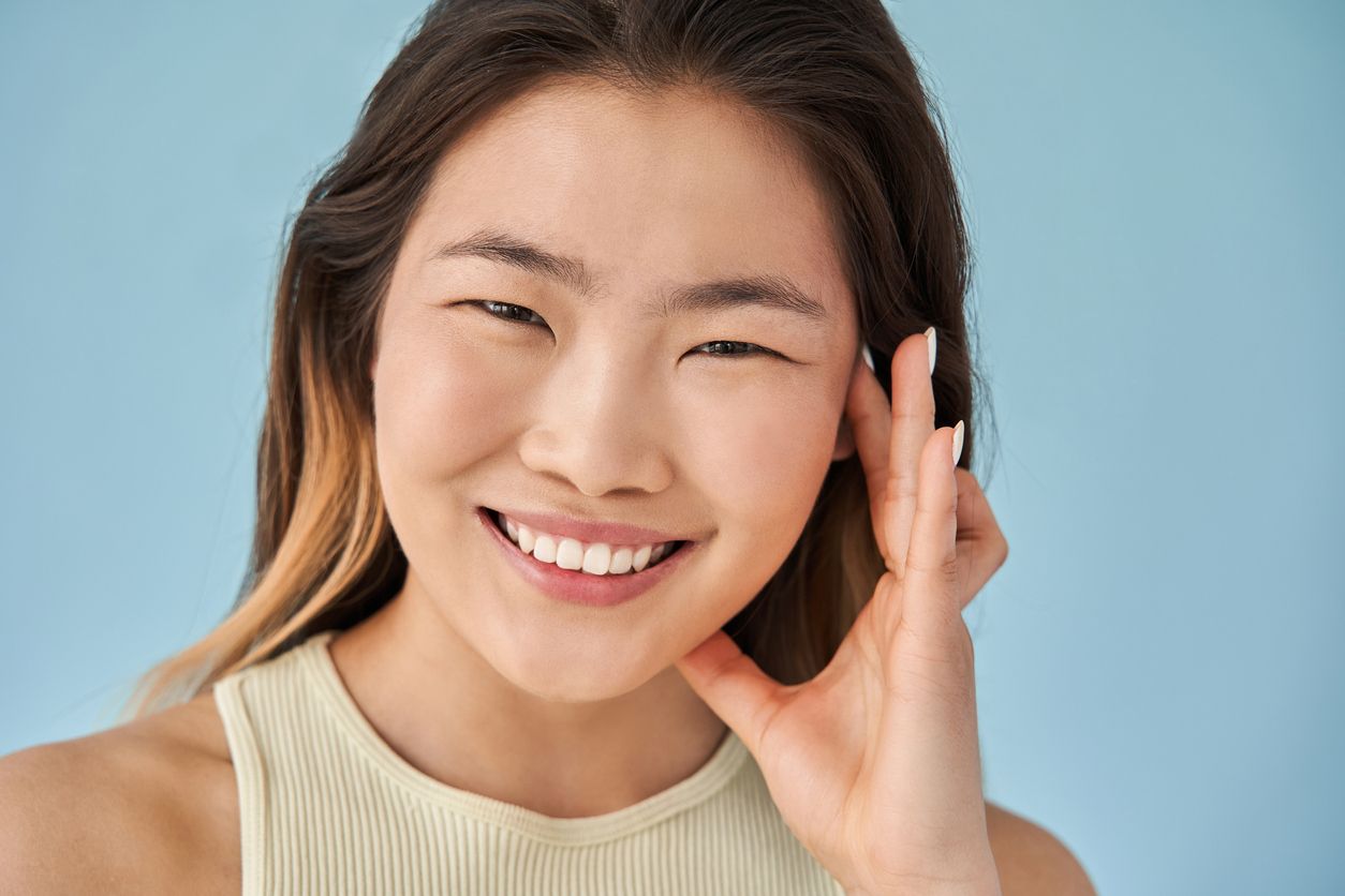  Meski menginginkan tampilan sempurna, namun tidak semua perempuan menyukai rutinitas merias wajah, lho. Yuk, simak make up hacks berikut ini!