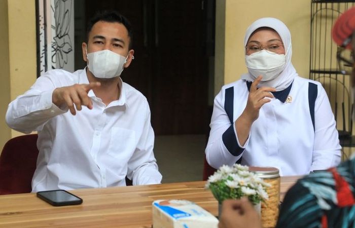 Puji Raffi Ahmad ikutkan karyawannya dalam BPJS Ketenagakerjaan, Menaker Ida Fauziyah ungkap pentingnya jaminan sosial bagi pekerja.