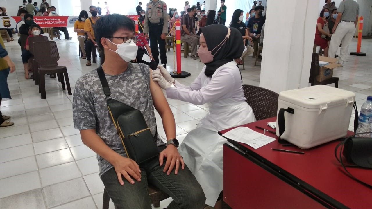 Dokter spesialis penyakit dalam mengungkap syarat untuk menerima vaksin booster Covid-19, yang peling penting harus sehat