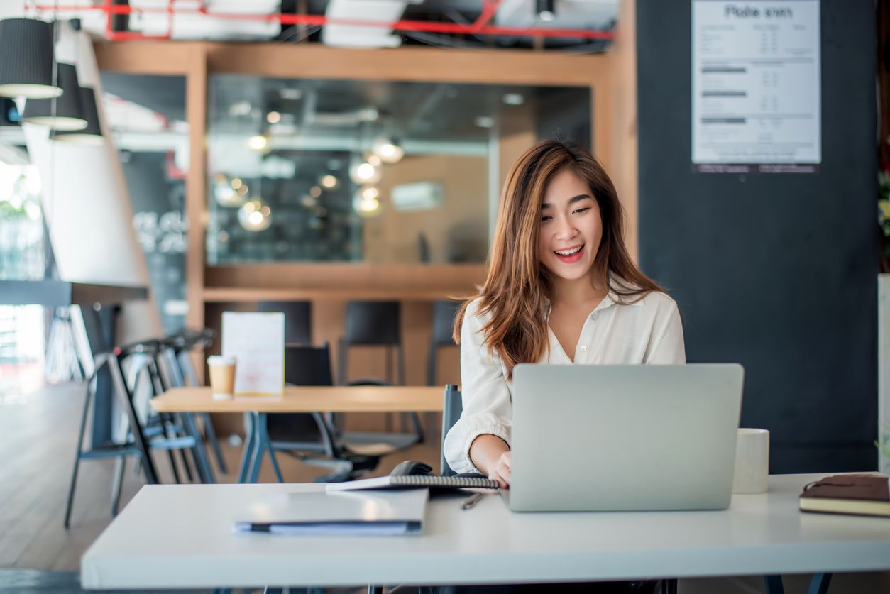 Memutuskan menjadi wanita karir harus siap dengan segala kegiatan. Agar lebih bahagia saat menjadi wanita karir, yuk simak tips berikut.