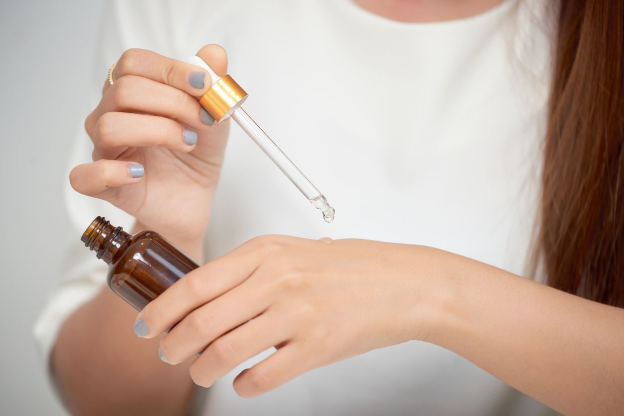 Postbiotik merupakan bakteri baik yang mempu mengatasi masalah sekaligus menjaga kesehatan kulit. Yuk, simak cara pakainya.