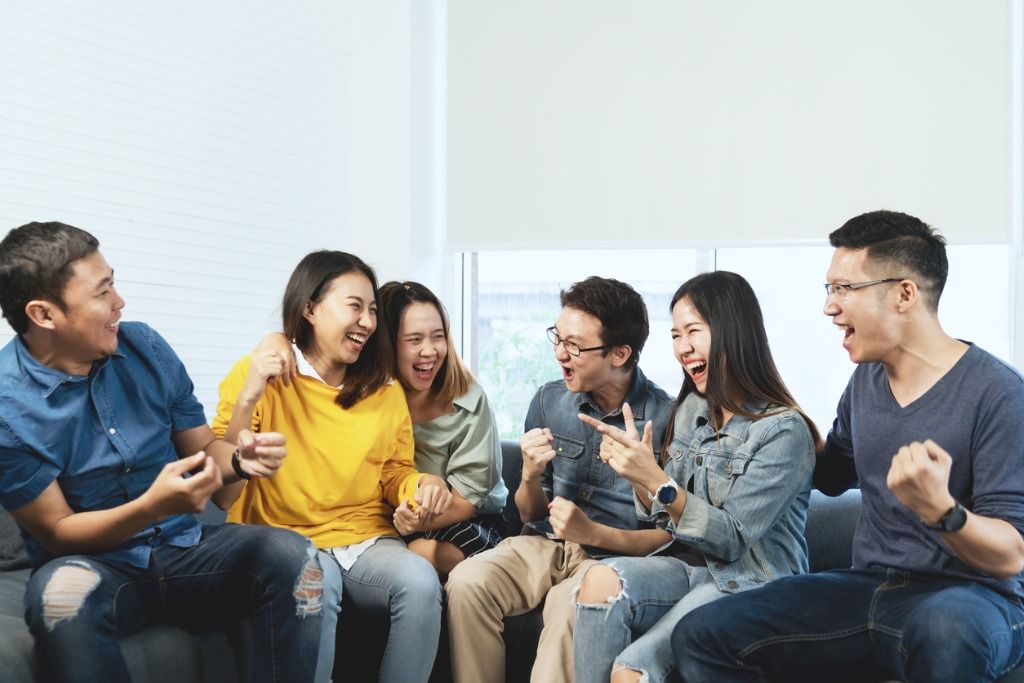 Berikut ini merupakan empat tips untuk menjadi orang yang lebih terbuka dan ramah, simak penjelasannyan ya!