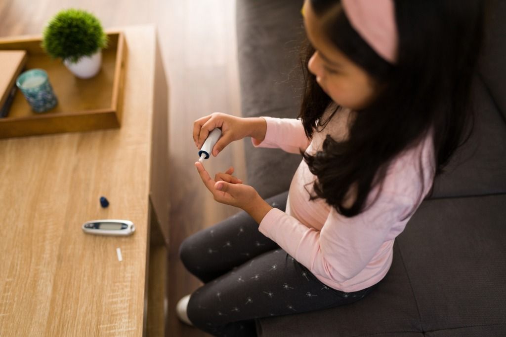 Berikut ini komplikasi diabetes tipe 1 pada anak mulai dari penyakit jantung hingga osteoporosis, simak penjelasan lengkapnya