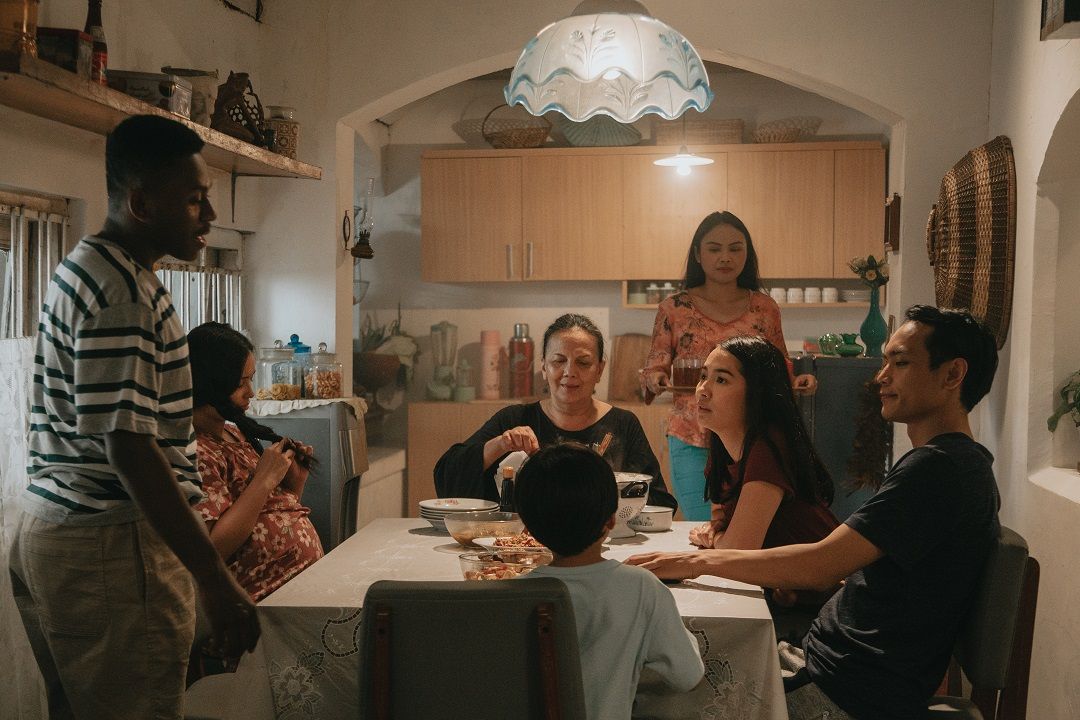 Berita terpopuler Trending Topic tentang hal penting dari film Just Mom, pemain dan karakter film Budi Pekerti, dan drama Korea Ahn Bo Hyun.