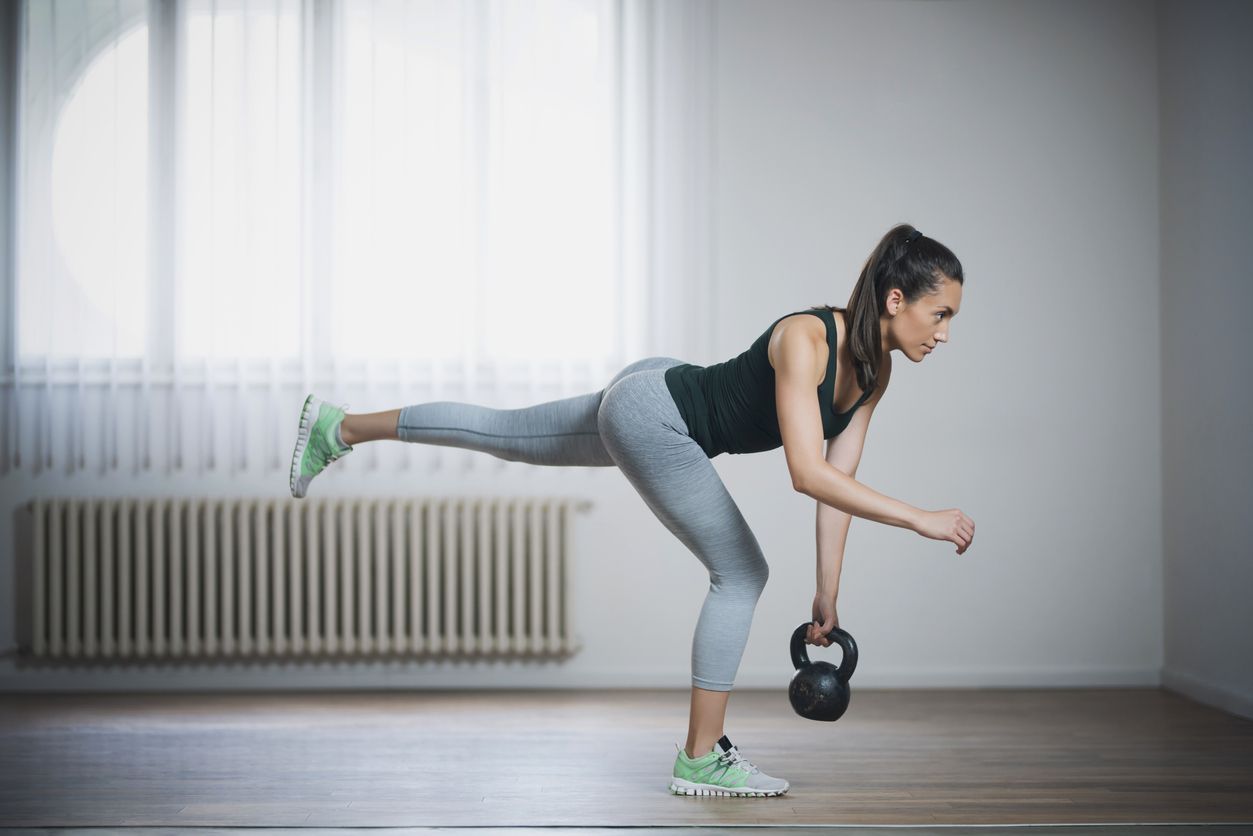 Penggunaan kettlebell dalam melakukan olahraga untuk perempuan dapat memberikan sejumlah manfaat bagi tubuh. Simak selengkapnya!