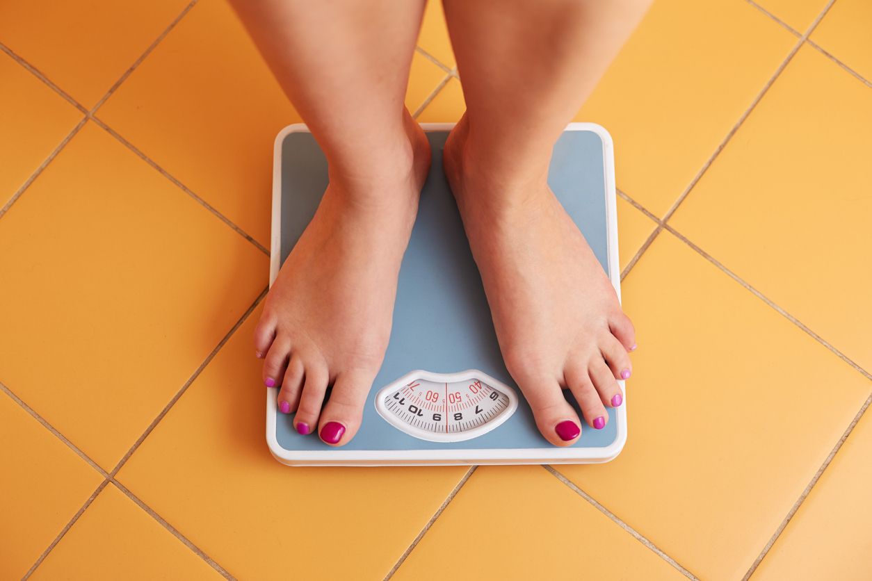 Kawan Puan, apakah kamu mengalami kenaikan berat badan saat menstruasi? Simak, ini empat penyebab berat badan bertambah saat menstruasi.