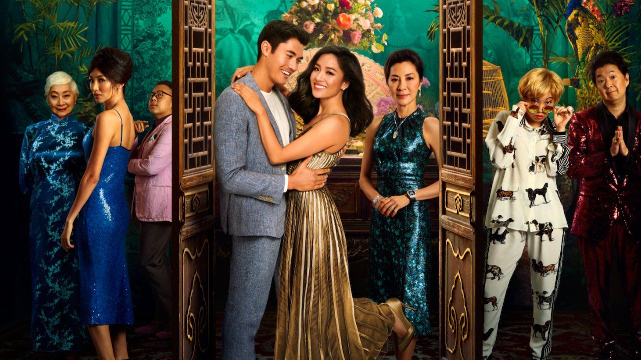 Menjalin hubungan dengan pasanagn lebih kaya seperti di film Crazy Rich Asian.