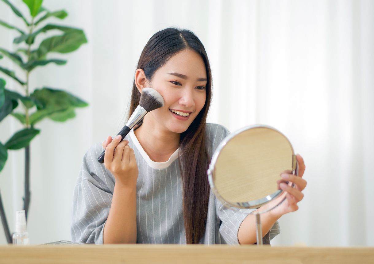 Agar terlihat natural dan tidak berlebihan, begini empat langkah yang tepat untuk mengaplikasikan cream blush.