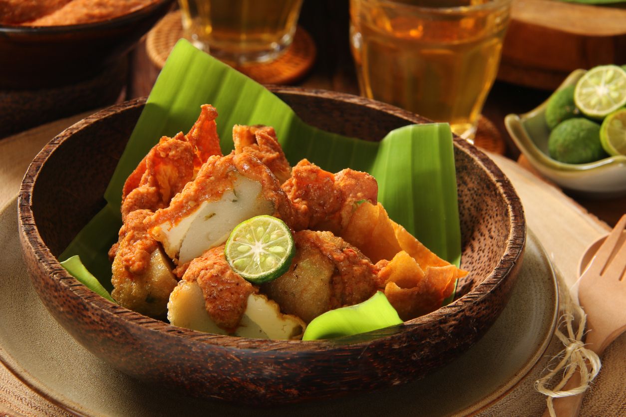 Kawan Puan mau membuat camilan gurih seperti pedagang kaki lima? Yuk, simak tips memasak praktis batagor agar tidak alot ini.