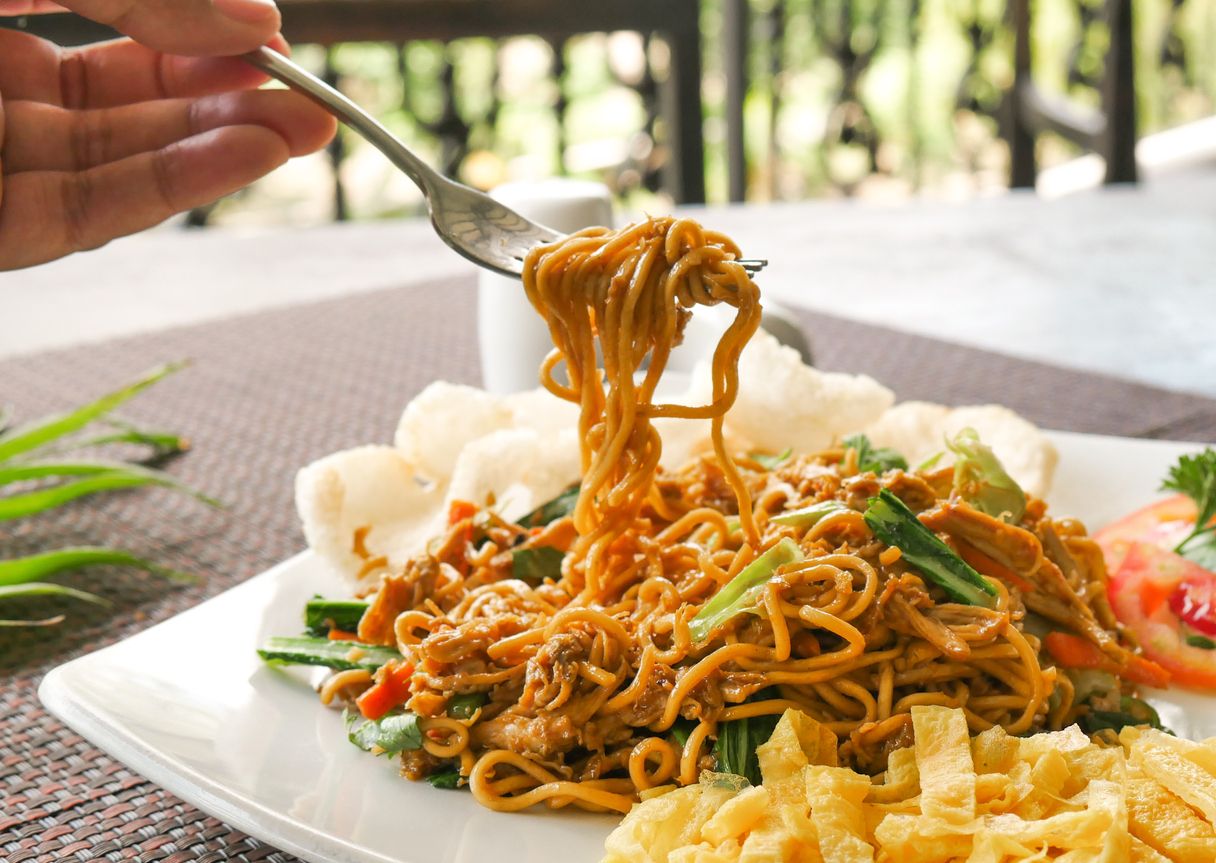 Sedang mencari ide memasak cepat? Yuk, coba tips memasak cepat mi goreng spesial antigagal ala pedagang kaki lima!