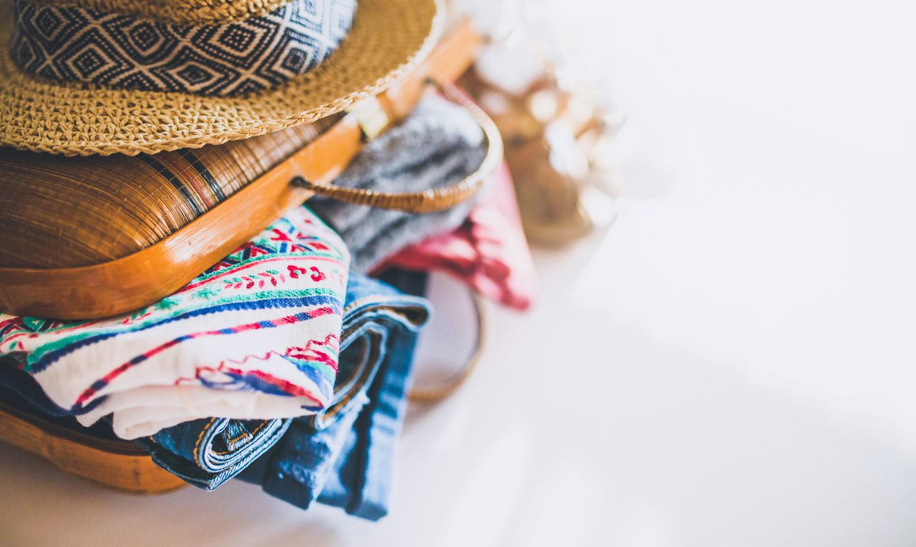 Ingin tampil dengan gaya boho chic? Ini beberapa fashion item esensial yang harus kamu miliki untuk menunjangnya.