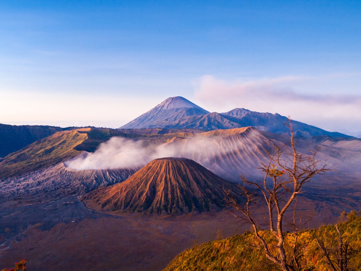 Touring atau naik motor ke Gunung Bromo lewat Malang memiliki tantangan tersendiri. Simak, tips aman berkendara berikut ini, ya!