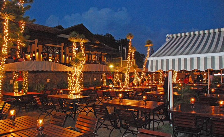 Apakah Kawan Puan sudah ada rencana makan malam romantis bareng pasangan? Jika belum, yuk cari tahu ini 4 rekomendasi restoran romantis di Bandung.