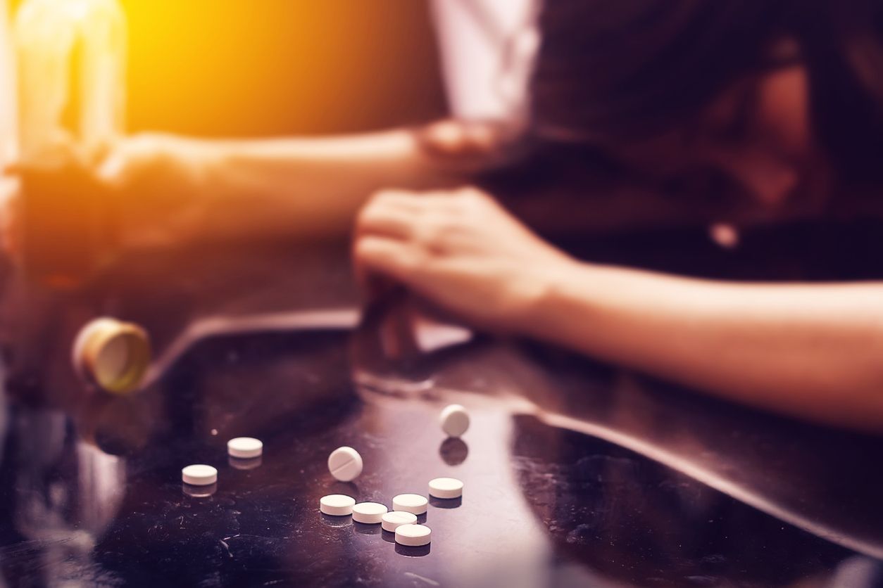 Berikut ini komplikasi dari penyalahgunaan obat resep yang bahkan bisa menghilangkan nyawa seseorang, simak selengkapnya.