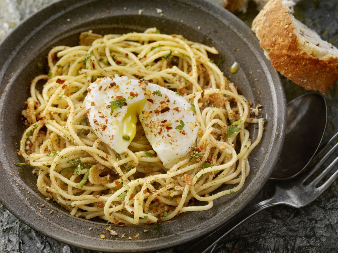 Memasak makanan sendiri di Hari Valentine bisa menjadi ide yang bagus. Yuk, simak tips memasak cepat spaghetti berikut ini!
