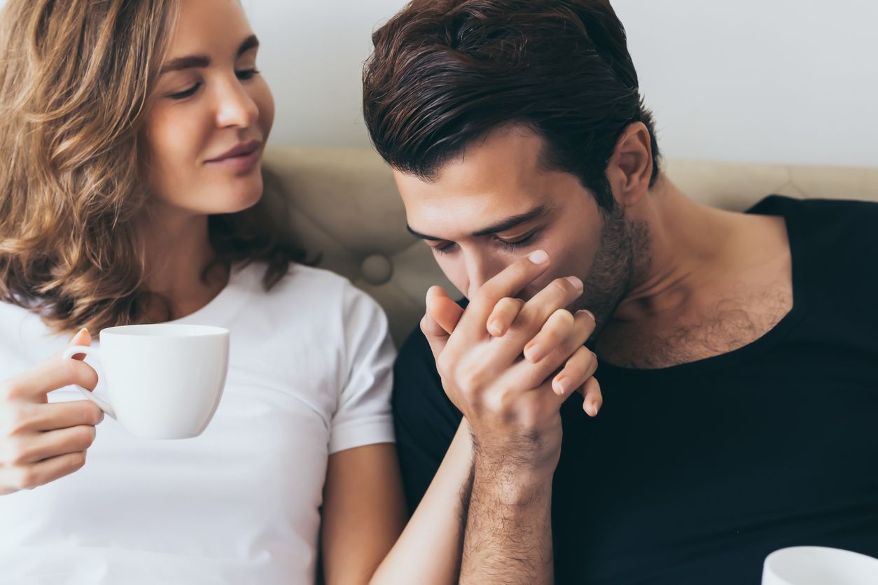 Para budak cinta rela berkorban untuk orang yang mereka cintai. Apa sebenarnya penyebab mereka menjadi bucin?