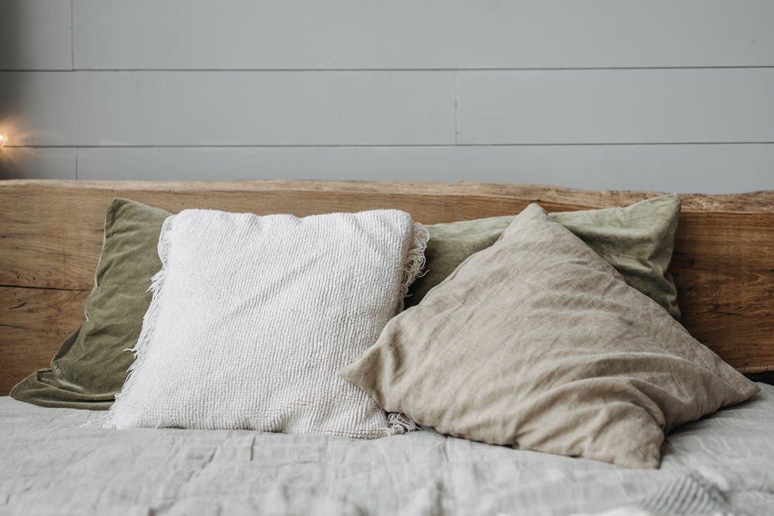 Bantal apek umumnya disebabkan karena keberadaan jamur. Lantas bagaimana cara mengatasinya? Yuk simak!