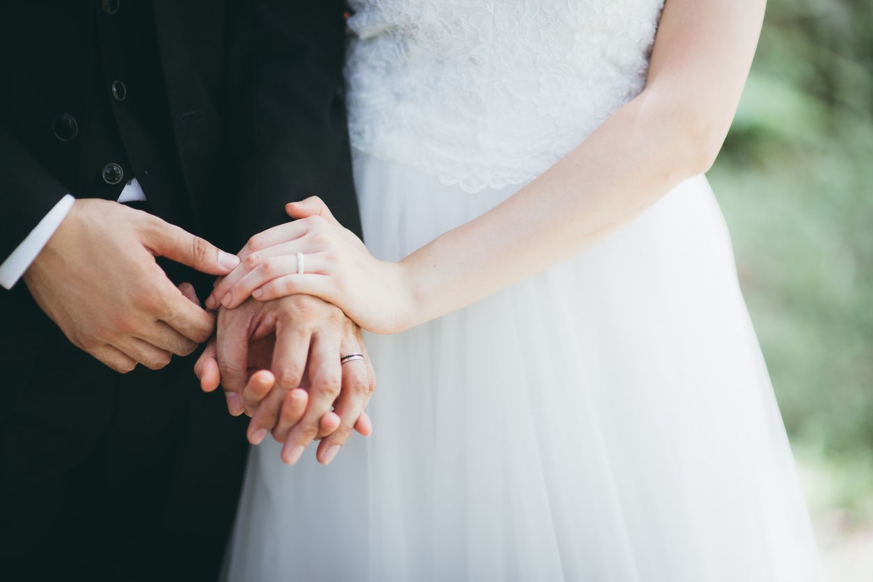 Tak selalu buruk, terdapat tanda kesiapan perempuan menikah muda. Apa saja? Simak ulasannya berikut!