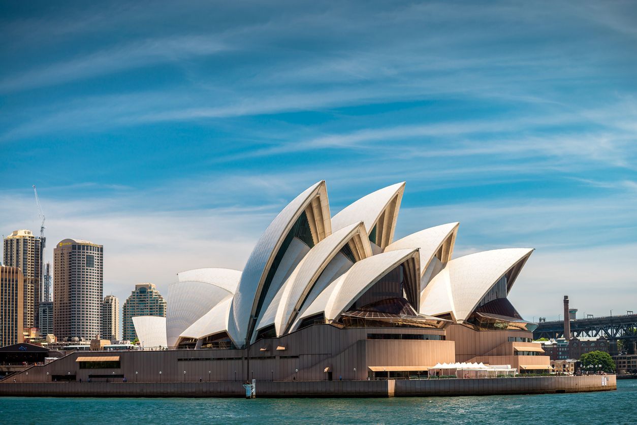 Pada Senin, 21 Februari 2022, Australia resmi menerima turis asing yang akan berkunjung. Simak yuk syarat masuk negara satu ini!