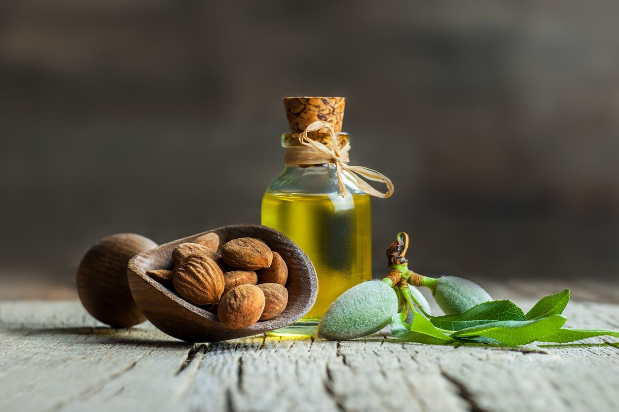 Ini Cara Pakai Almond Oil untuk Perawatan Wajah Melawan Tanda Penuaan