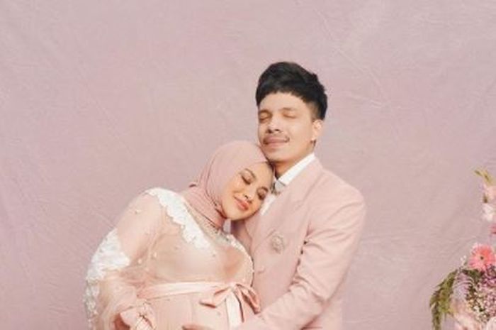 Kawan Puan, ini tiga artikel terpopuler di kanal Love & Life hari ini, salah satunya peran suami setelah istri melahirkan seperti dilakukan Atta.