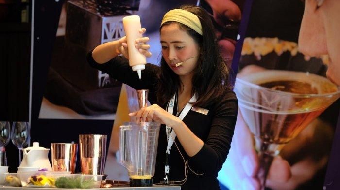 Jadi salah satu bartender ternama di Indonesia, ini cerita Ilusyana soal stigma negatif mengenai profesi yang ia jalani!