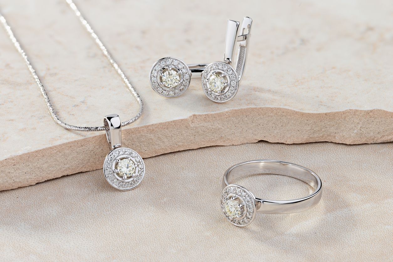 Ini 9 Jenis Perhiasan Silver yang Perlu Diketahui sebelum Membelinya