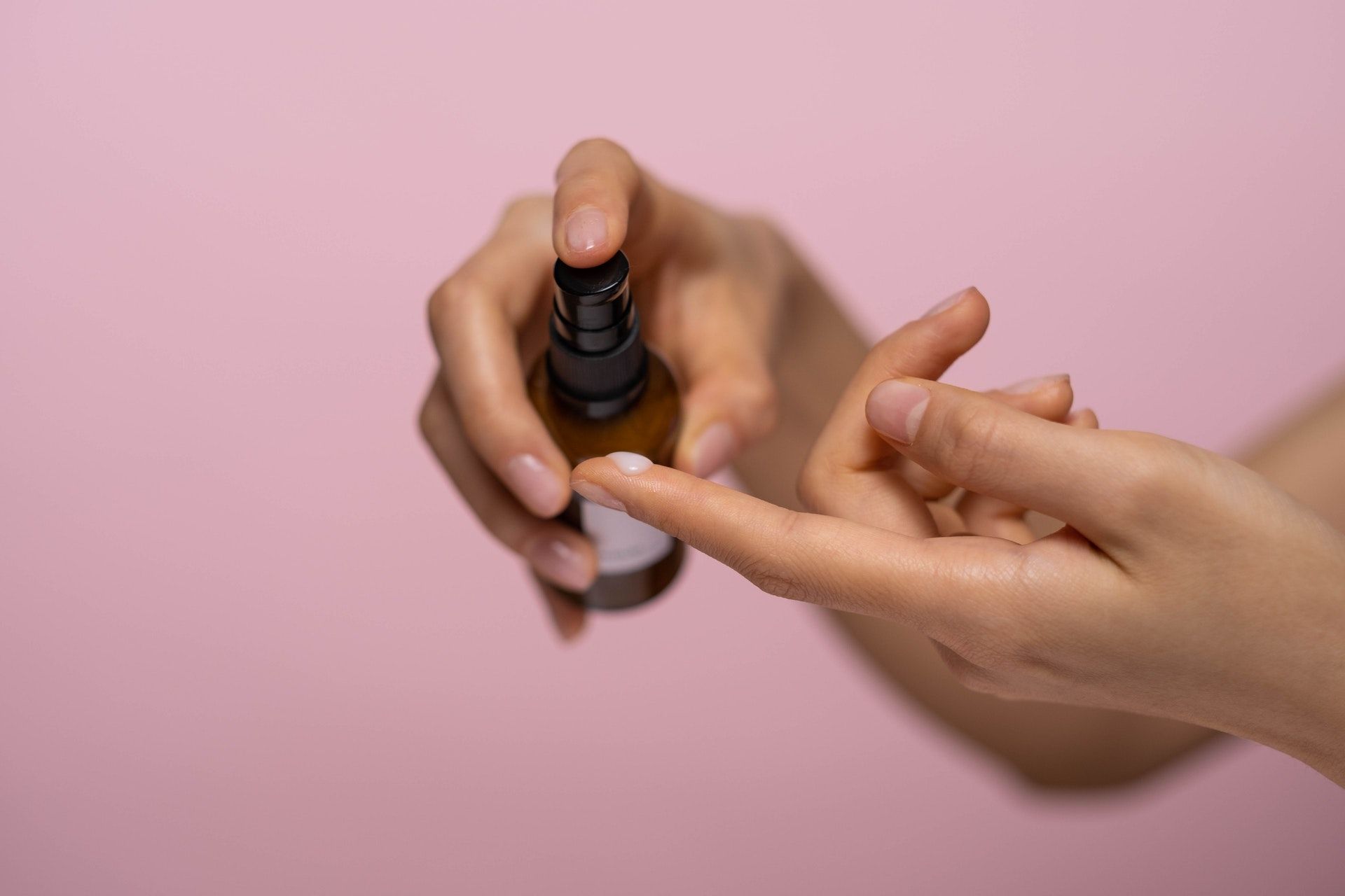Panthenol kerap ditemukan di berbagai produk kecantikan. Lantas, apa saja manfaat panthenol? Berikut penjelasannya!