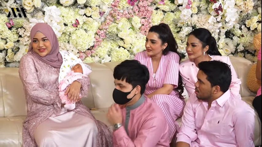 Pasangan Aurel Hermansyah dan Atta Halilintar telah mengungkapkan nama dan menunjukkan wajah dari baby A. 
