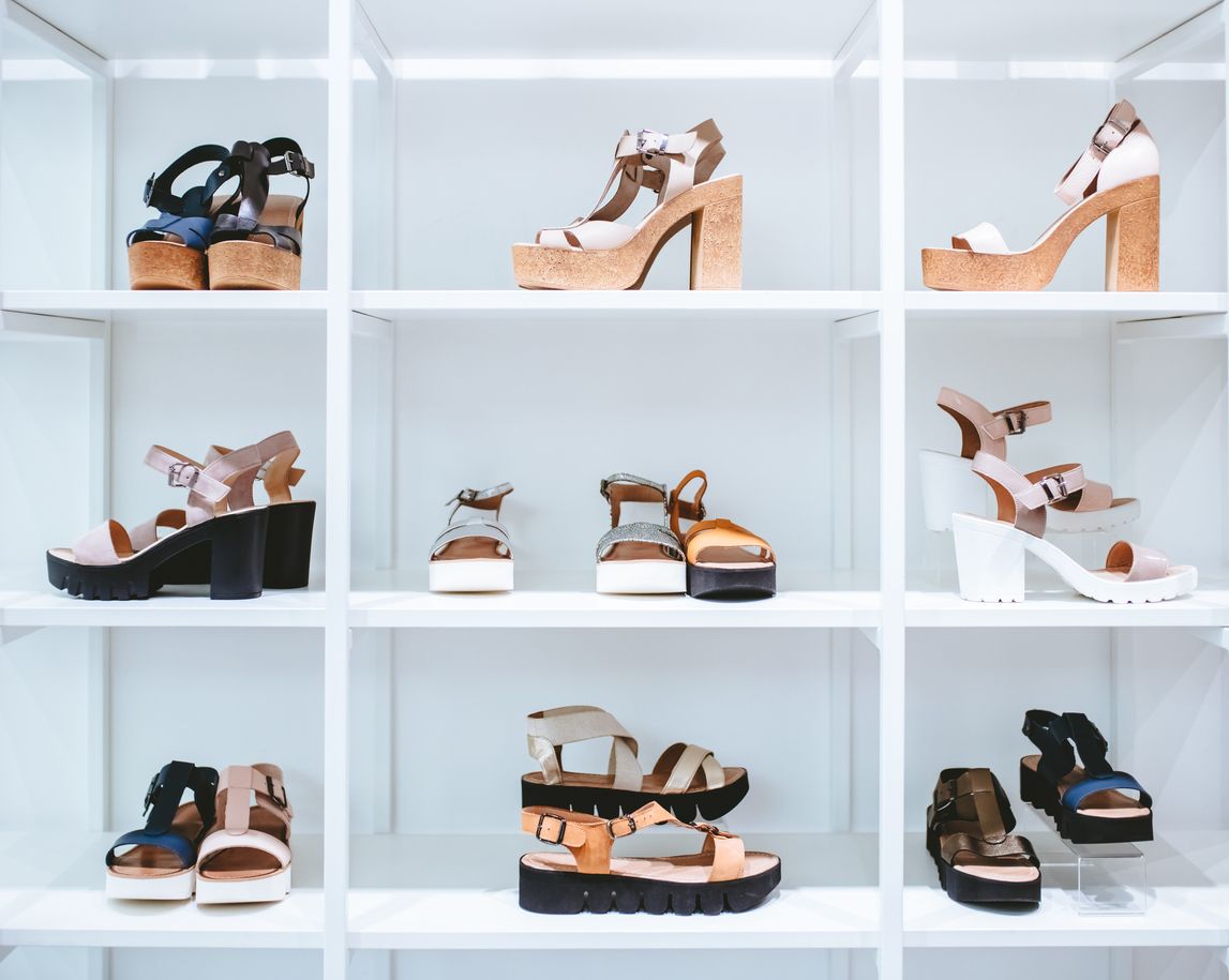 Ada banyak cara merapikan sepatu, salah satunya mengikuti tips hemat ala Marie Kondo ini. Seperti apa caranya?