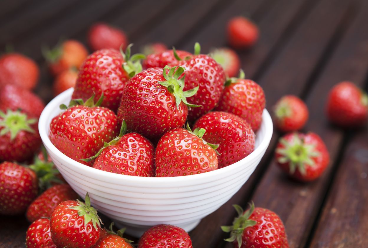 ﻿Bertepatan dengan Strawberry Day, berikut PARAPUAN hadirkan resep masker wajah stroberi untuk atasi ragam masalah kulit. Ada apa saja?