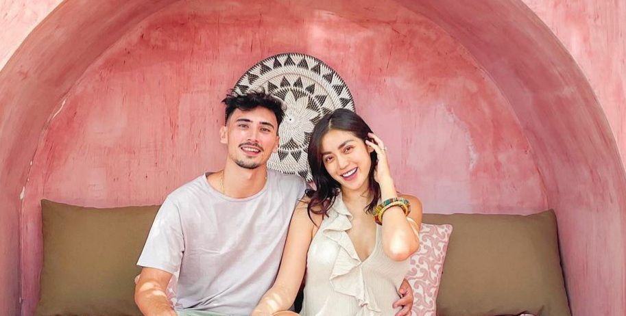 Rayakan Hari Natal di Bali, Jessica Iskandar dapat hadiah istimewa dari Vincent Verhaag.
Apa hadianya?