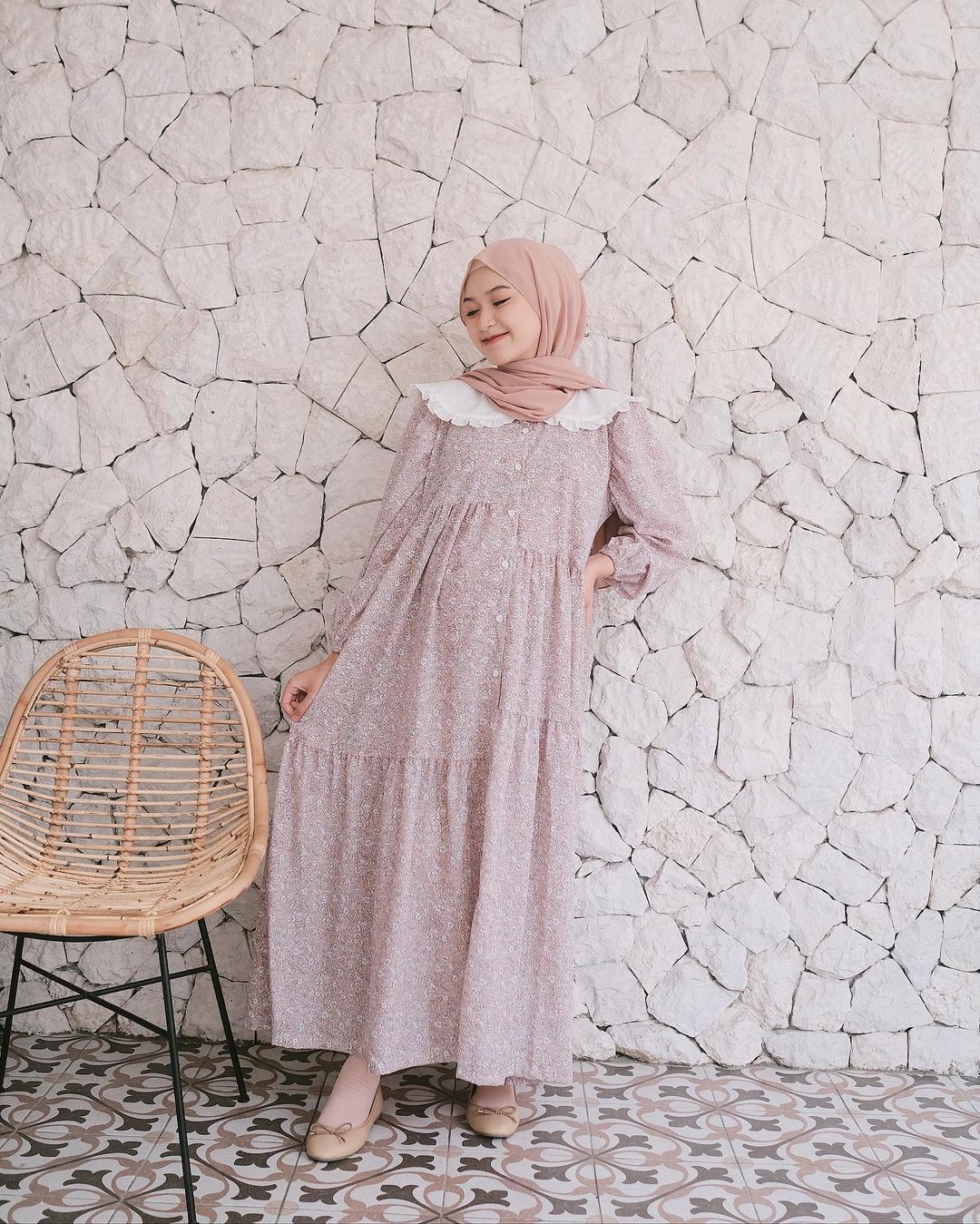 Tampil Manis, 5 Gaya Selebgram Pakai Dress Dan Hijab Ini Bisa Disontek