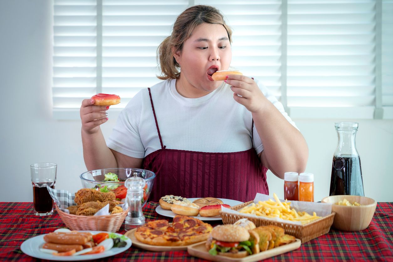 Ada berbagai makanan tidak sehat yang perlu dihindari perempuan demi kurangi potensi masalah kesehatan. Lantas, makanan apa sajakah itu?