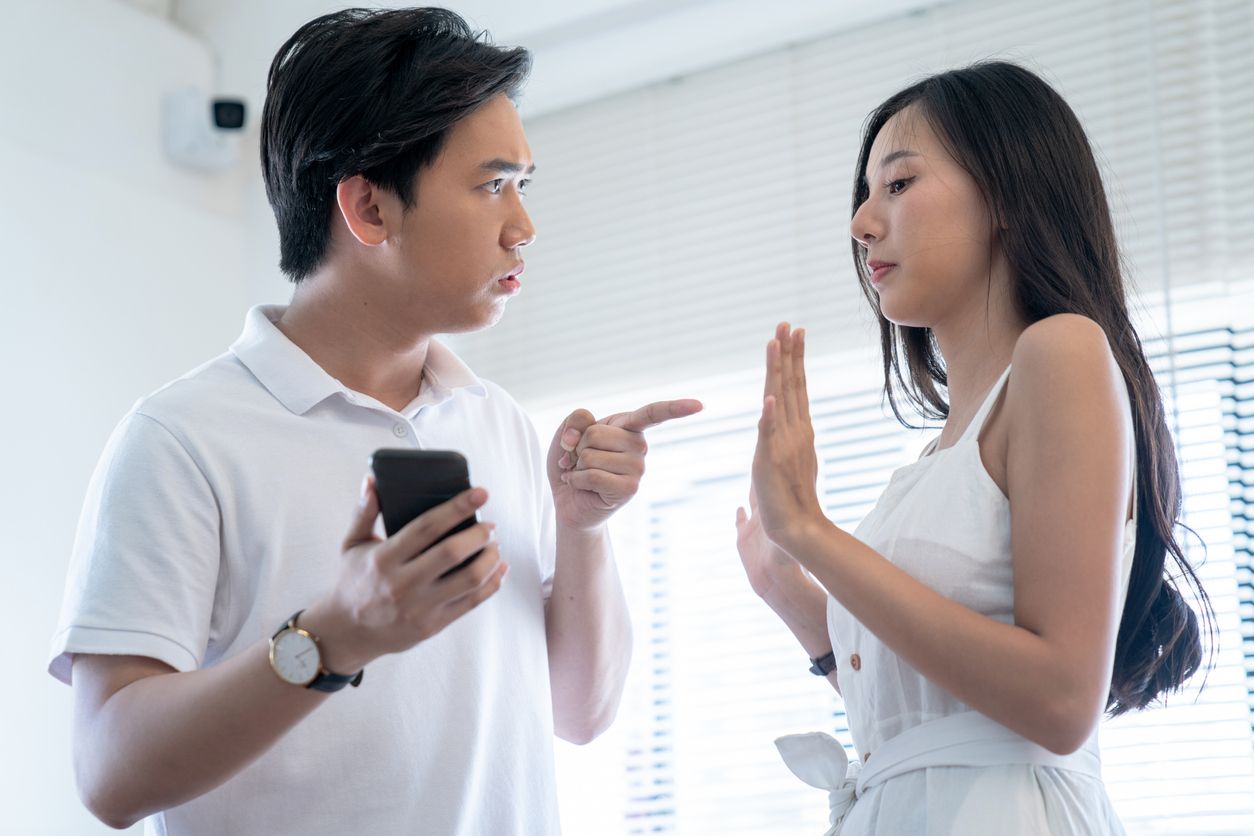 Pasangan yang cenderung tidak peduli dan eksploitatif bisa jadi tanda sosiopat. Yuk, ketahui lebih lanjut tentang sosiopat!