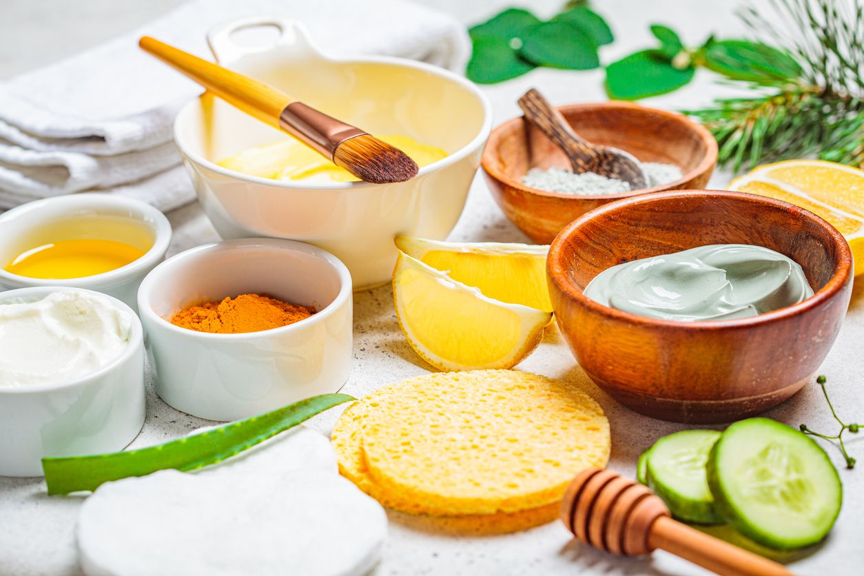 Selain jerawat, masalah kulit beruntusan kerap mengganggu penampilan. Ini dia pilihan DIY masker wajah dari bahan alami untuk mengatasinya.